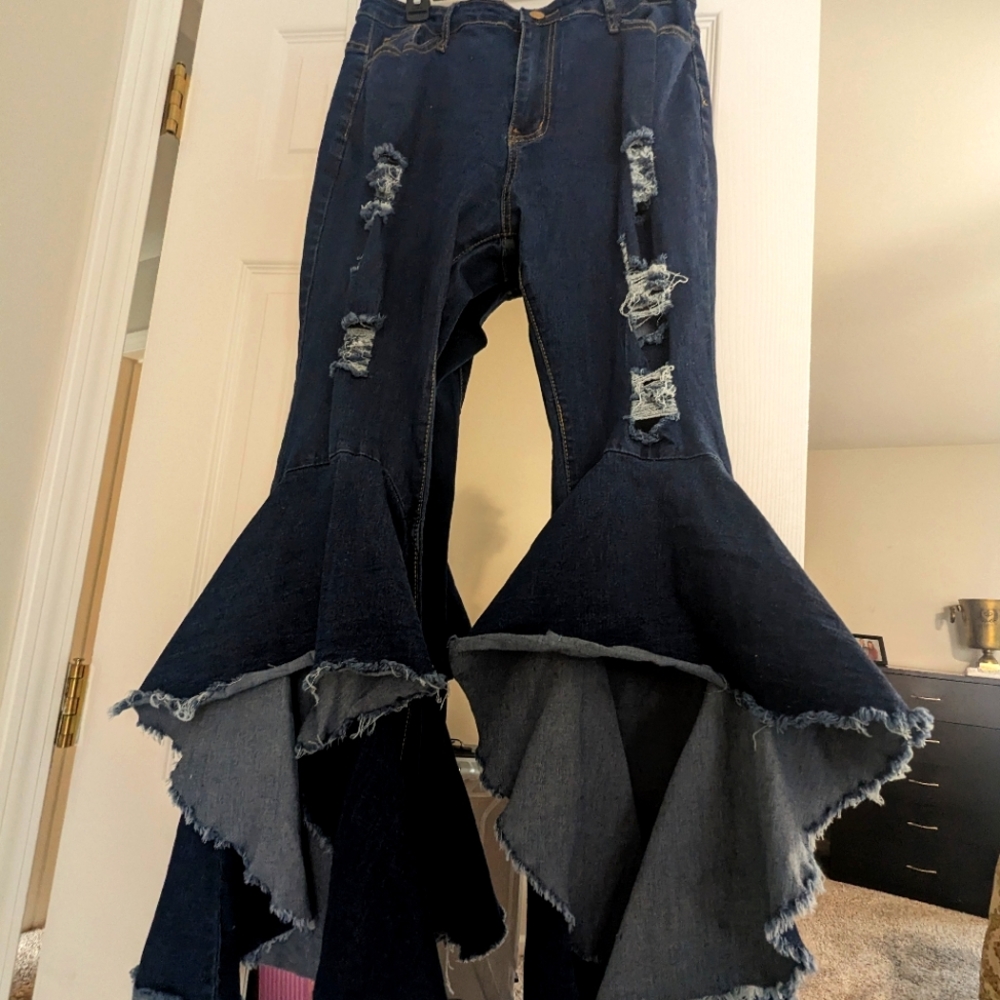 LIKE NEW! Stretchy Distressed Lala Palooza High-Low Bell Bottom Jeans 👖16/18w
